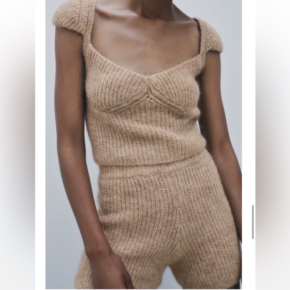 LIMITED EDITION WOOL BLEND KNIT SHORTS
Beige 0/5755/128/183/02